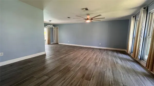 10007 LINDEN PLACE DR, Seminole, FL 33776