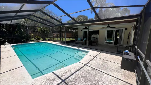 10007 LINDEN PLACE DR, Seminole, FL 33776