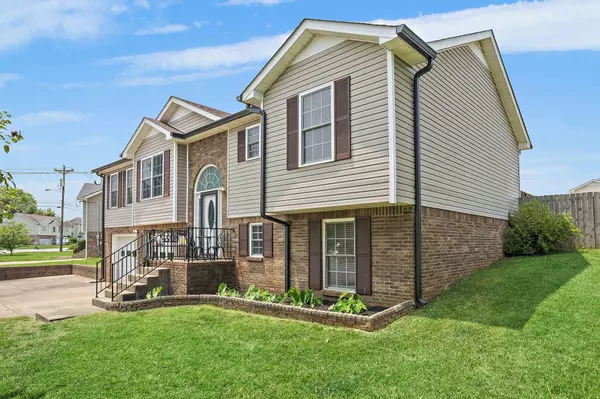 1138 Lamont Ct, Clarksville, TN 37042