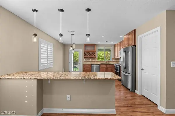 7841 Wavering Pine DR, Las Vegas, NV 89143