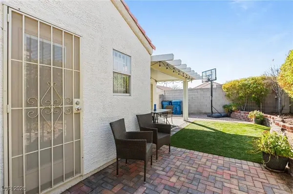 7841 Wavering Pine DR, Las Vegas, NV 89143