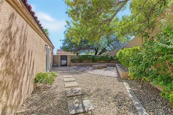 1705 Eagle Feather ST, Las Vegas, NV 89128