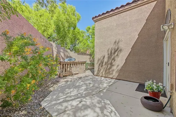 1705 Eagle Feather ST, Las Vegas, NV 89128