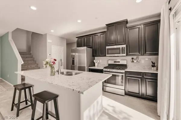 4466 Shimmering Skies ST #1032, North Las Vegas, NV 89031