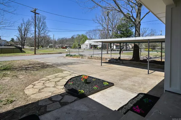 305 N Reine Street, Mena, AR 71953