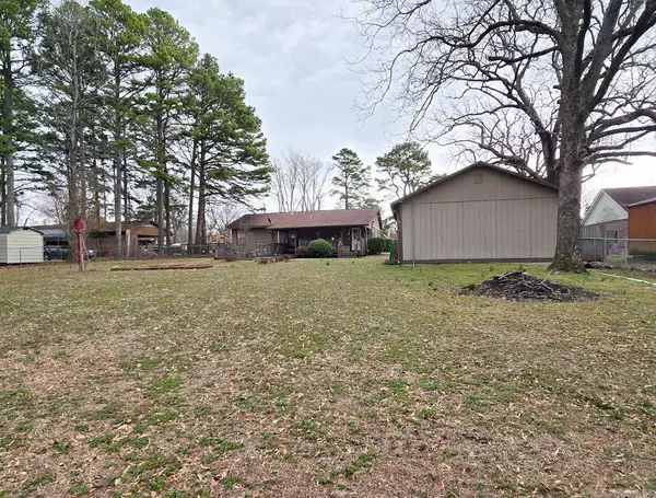 110 N Adams St, Mena, AR 71953