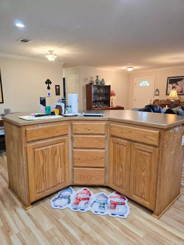 1103 Magnolia Ave, Mena, AR 71953