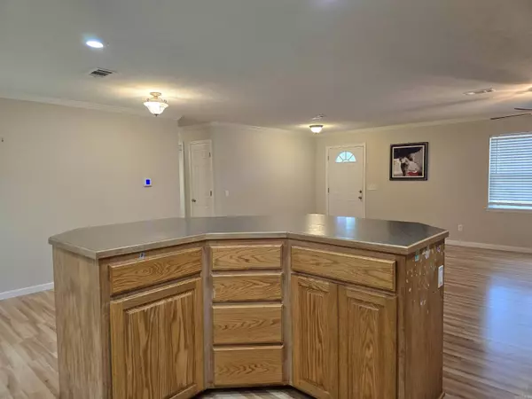 1103 Magnolia Ave, Mena, AR 71953