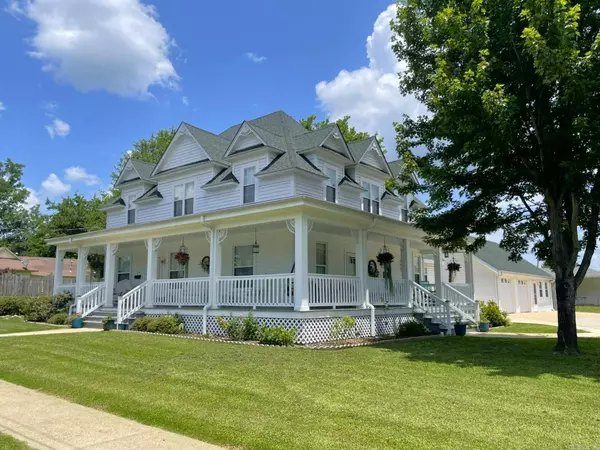 310 Tenth Street, Mena, AR 71953