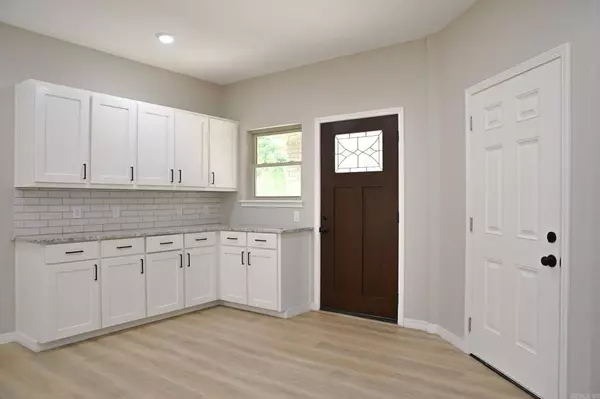 104 Red Oak Drive, Mena, AR 71953