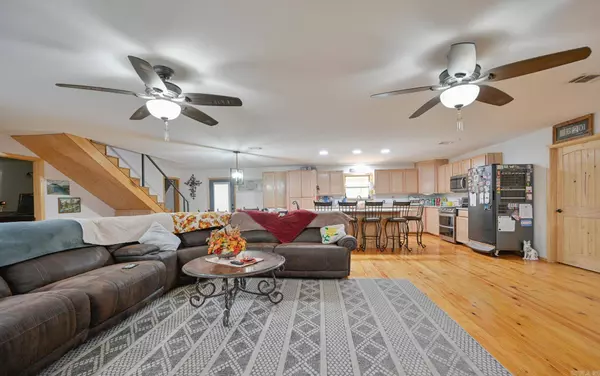 6083 Highway 71 S, Cove, AR 71937