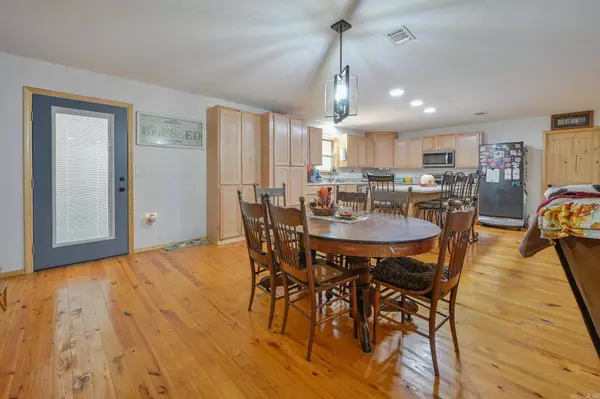 6083 Highway 71 S, Cove, AR 71937