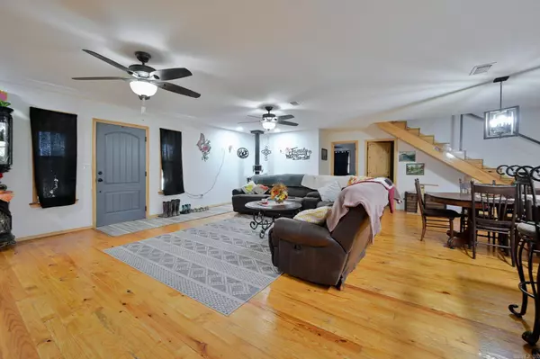 6083 Highway 71 S, Cove, AR 71937