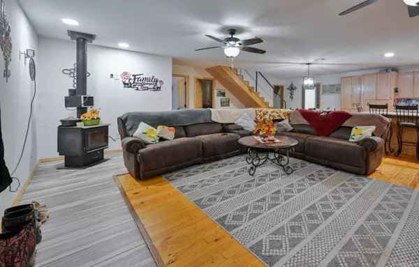 6083 Highway 71 S, Cove, AR 71937