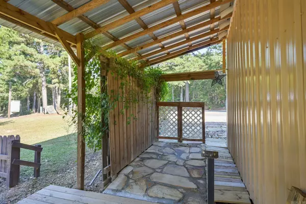 446 Polk Rd 32, Cove, AR 71937-0000