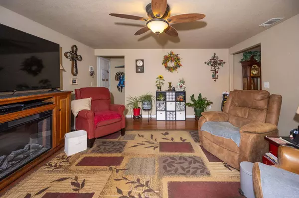 4166 8 West Highway, Mena, AR 71953-0000