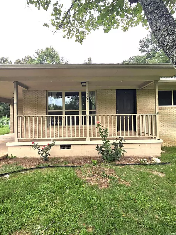 1209 Cole Ave, Mena, AR 71953