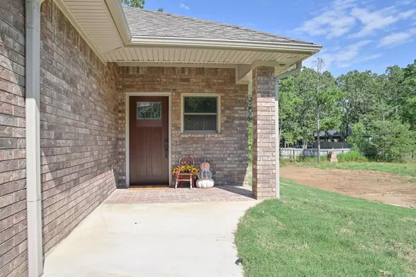 104 Red Oak Drive, Mena, AR 71953