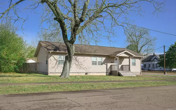 1103 Magnolia Ave, Mena, AR 71953