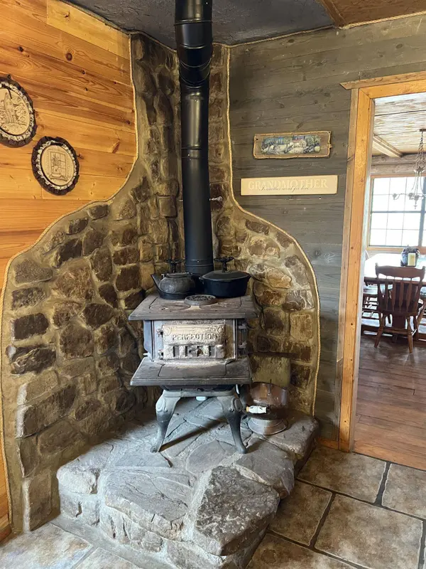 305 Polk Road 76 W, Mena, AR 71953