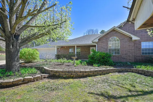 908 Orchard Avenue, Mena, AR 71953