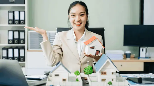 What Does a Realtor Really Do All Week? A Behind-the-Scenes Look at Real Estate in Mansfield, Texas,Beth Steinke