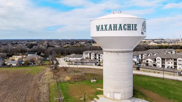 Waxahachie, TX Neighborhood Guide: Where to Live in 2026