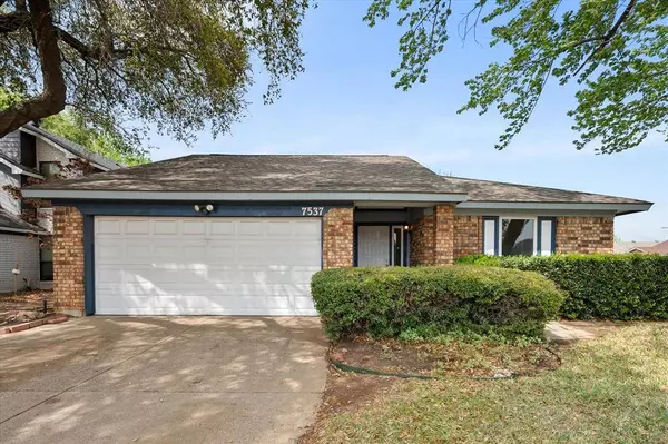 7537 Down Hill Drive, Fort Worth, TX 76120