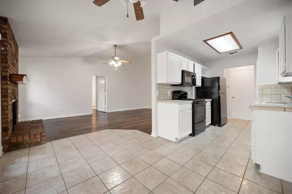 7537 Down Hill Drive, Fort Worth, TX 76120