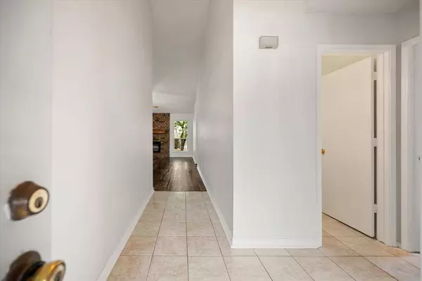 7537 Down Hill Drive, Fort Worth, TX 76120