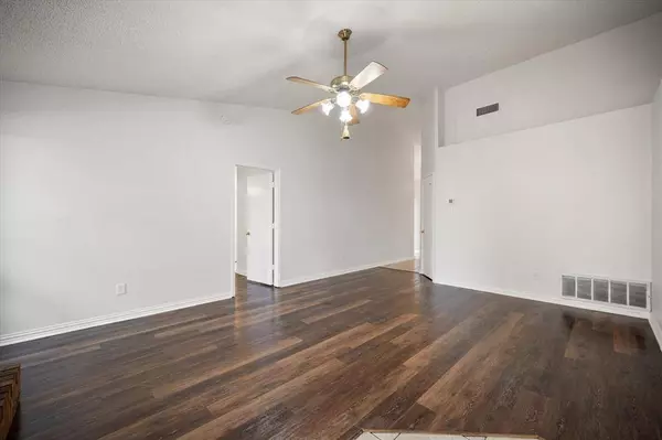 7537 Down Hill Drive, Fort Worth, TX 76120