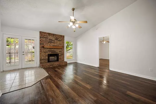 7537 Down Hill Drive, Fort Worth, TX 76120