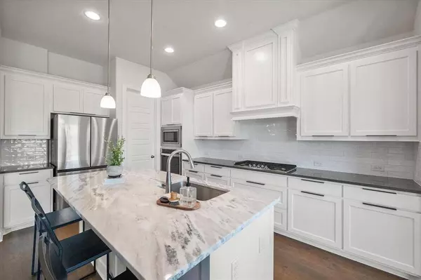 1703 Furrow Lane, Mansfield, TX 76063