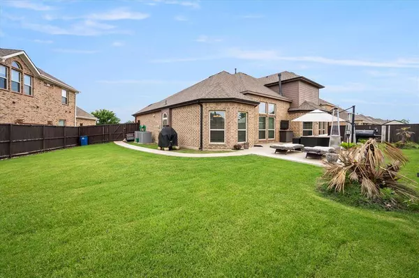 2604 Grand Colonial Street, Grand Prairie, TX 75054