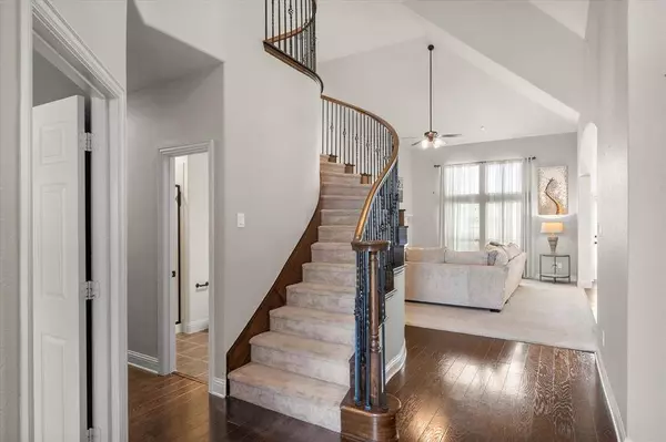 2604 Grand Colonial Street, Grand Prairie, TX 75054