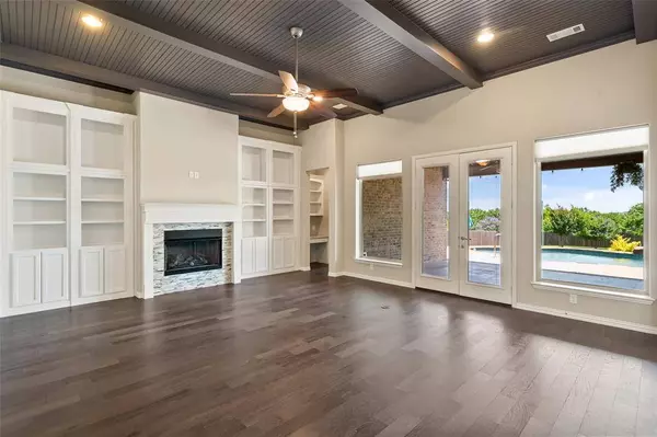 704 Prairie Timber Road, Burleson, TX 76028