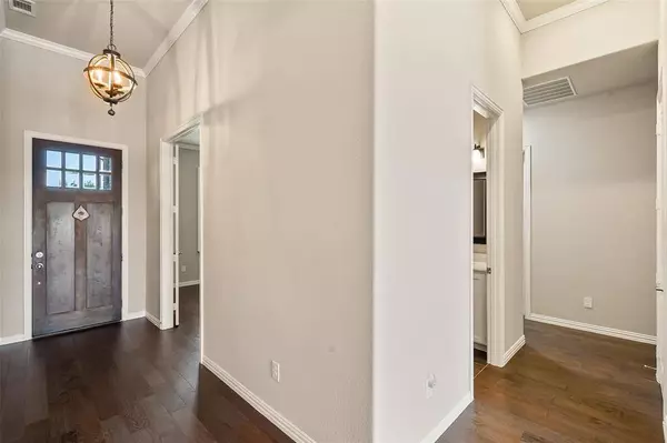 704 Prairie Timber Road, Burleson, TX 76028