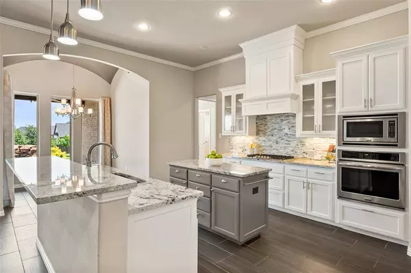 704 Prairie Timber Road, Burleson, TX 76028