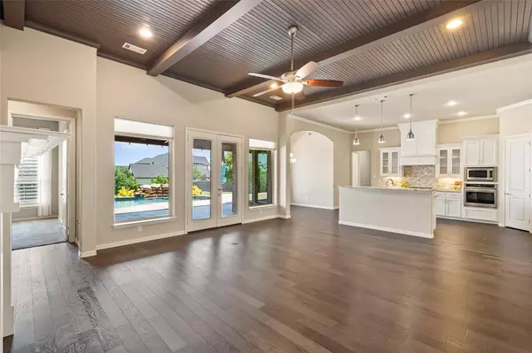 704 Prairie Timber Road, Burleson, TX 76028