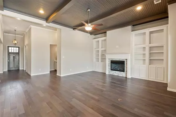 704 Prairie Timber Road, Burleson, TX 76028