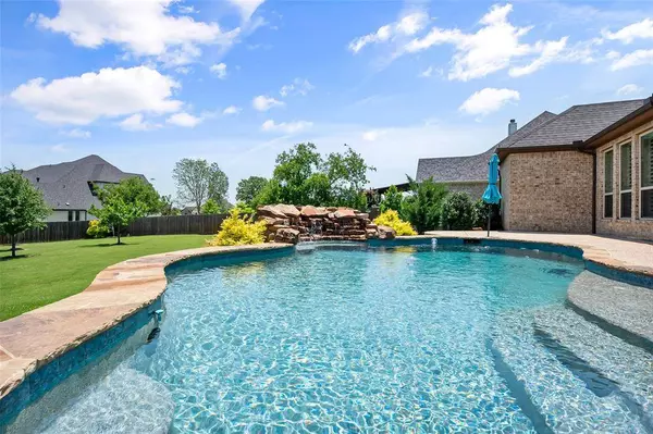 704 Prairie Timber Road, Burleson, TX 76028