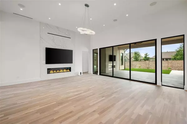 1106 Knoll Crest Drive, Mansfield, TX 76063