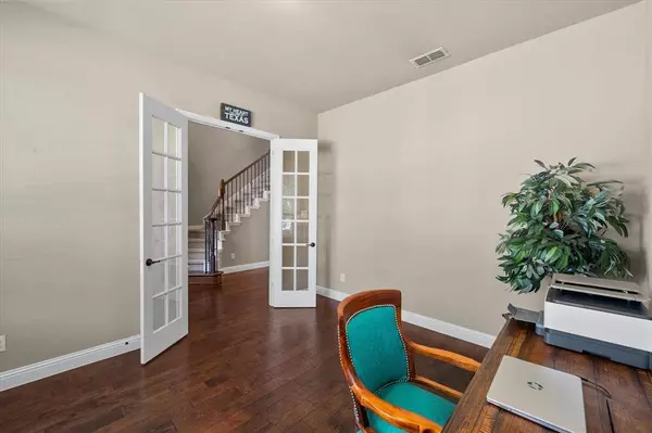 4512 Sunflower Drive, Mansfield, TX 76063