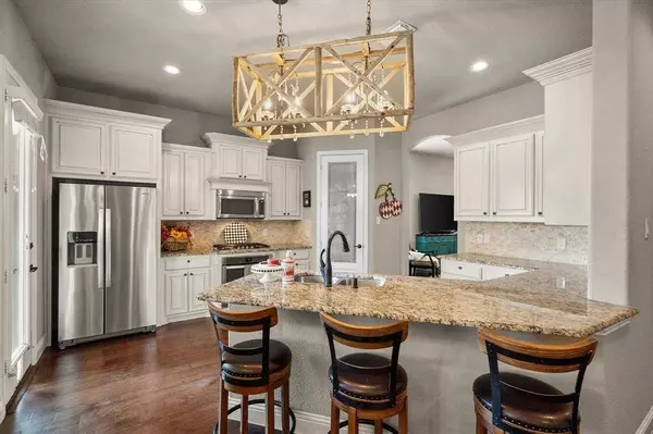 4512 Sunflower Drive, Mansfield, TX 76063