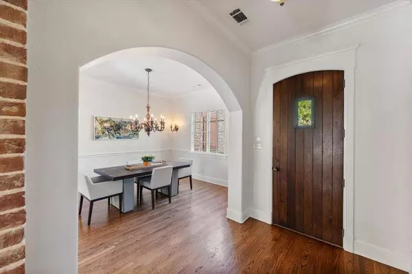 2112 Westchester Drive, Mansfield, TX 76063