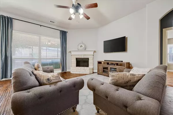 4208 Carnation Lane, Mansfield, TX 76063