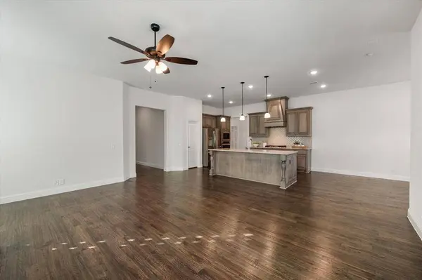 137 Fireberry Drive, Glenn Heights, TX 75154