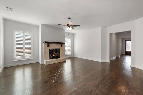 137 Fireberry Drive, Glenn Heights, TX 75154