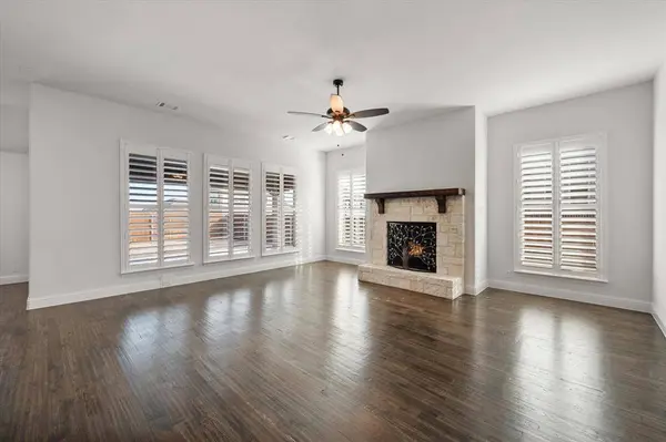 137 Fireberry Drive, Glenn Heights, TX 75154