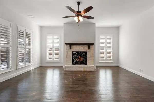 137 Fireberry Drive, Glenn Heights, TX 75154